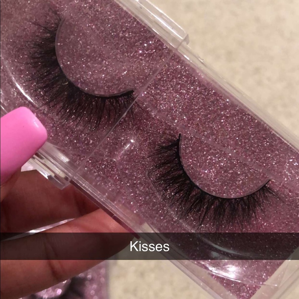 Lashes - Picture 3 of 3